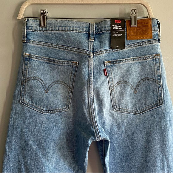 LEVI'S
Wedgie High-Rise Distressed Straight Ankle Jeans size 28 x 28 New - Picture 4 of 9